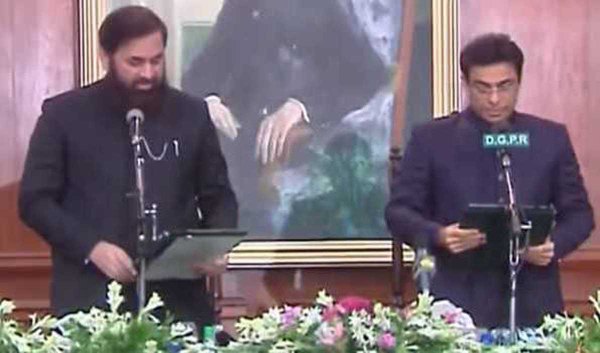 पाकिस्तान : रहमना ने दिलाई हमजा को पंजाब के मुख्यमंत्री पद की शपथ